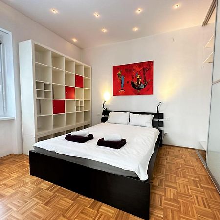 Charming Starry Night Apartment Любляна Екстериор снимка