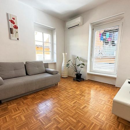 Charming Starry Night Apartment Любляна Екстериор снимка
