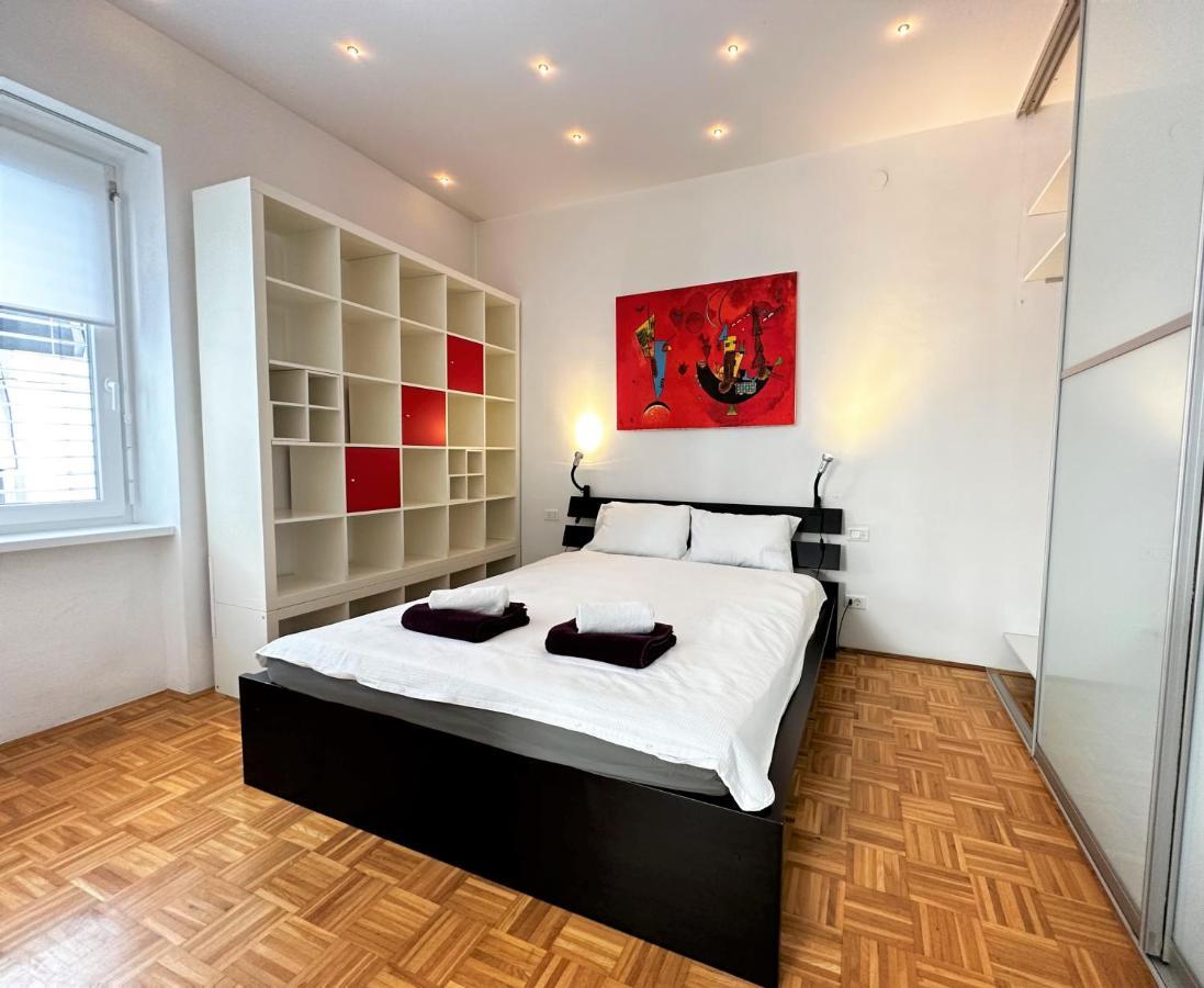 Charming Starry Night Apartment Любляна Екстериор снимка