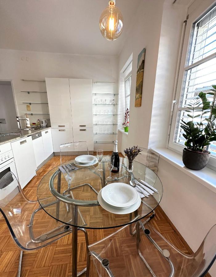 Charming Starry Night Apartment Любляна Екстериор снимка