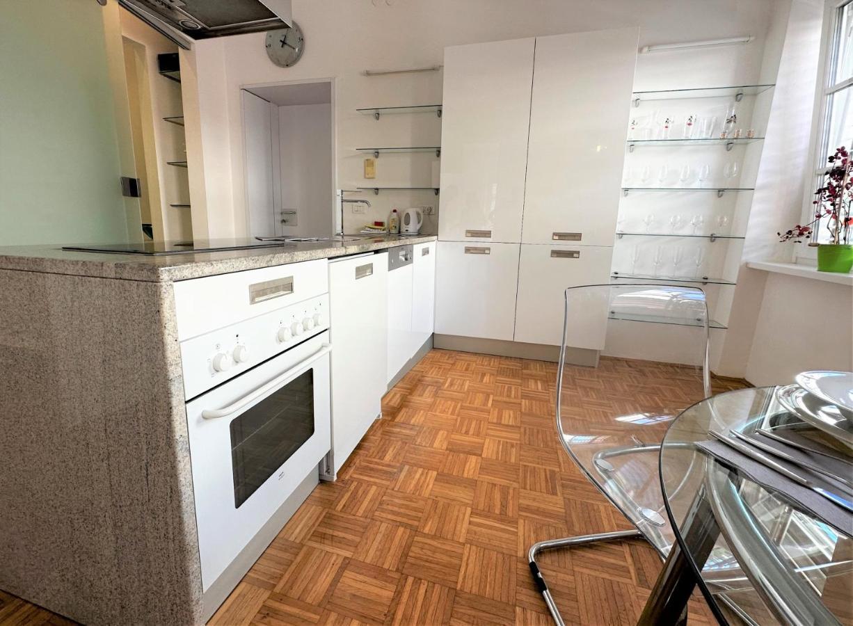 Charming Starry Night Apartment Любляна Екстериор снимка