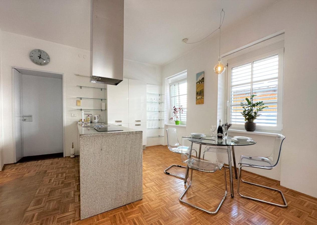 Charming Starry Night Apartment Любляна Екстериор снимка