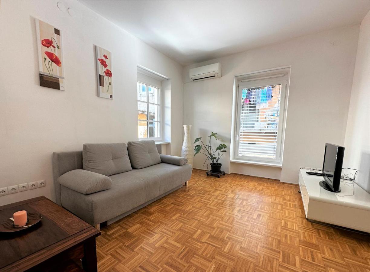 Charming Starry Night Apartment Любляна Екстериор снимка