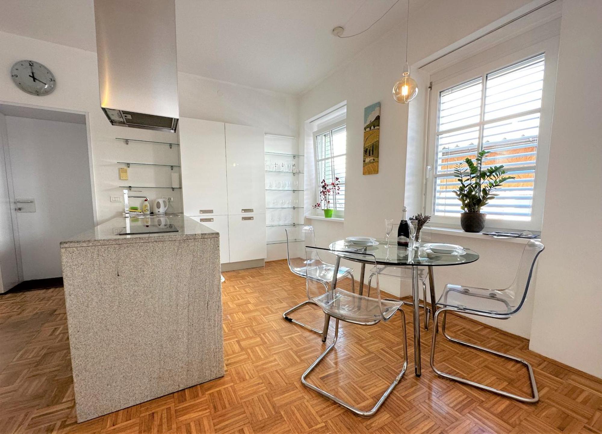 Charming Starry Night Apartment Любляна Екстериор снимка